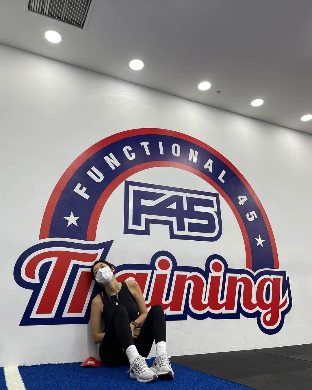 キム・ビヌさんのインスタグラム写真 - (キム・ビヌInstagram)「오늘의 운동 🏋🏻  @f45_pangyo 팀트레이닝  화이팅 ♥️  너무힘들고 어설프지만  조금씩 나아지겠지 생각하고 화이팅 하렵니다 👍🏻 #시작이반  #고강도인터벌트레이닝  #나는나를이긴다  #운동하는애둘맘  #운동  #건강  #행복하게  #즐겁게」2月10日 12時00分 - binwoos