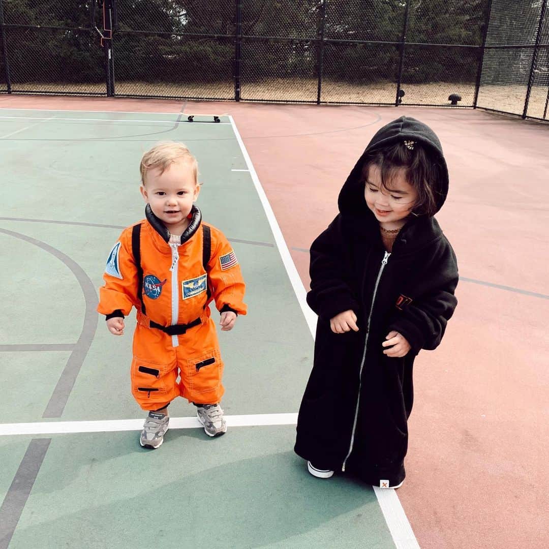 コリー・ロバートソンのインスタグラム：「Preparing for their roles in the next film in the Star Wars franchise “Star Wars: The Toddlers Awaken”🛸」