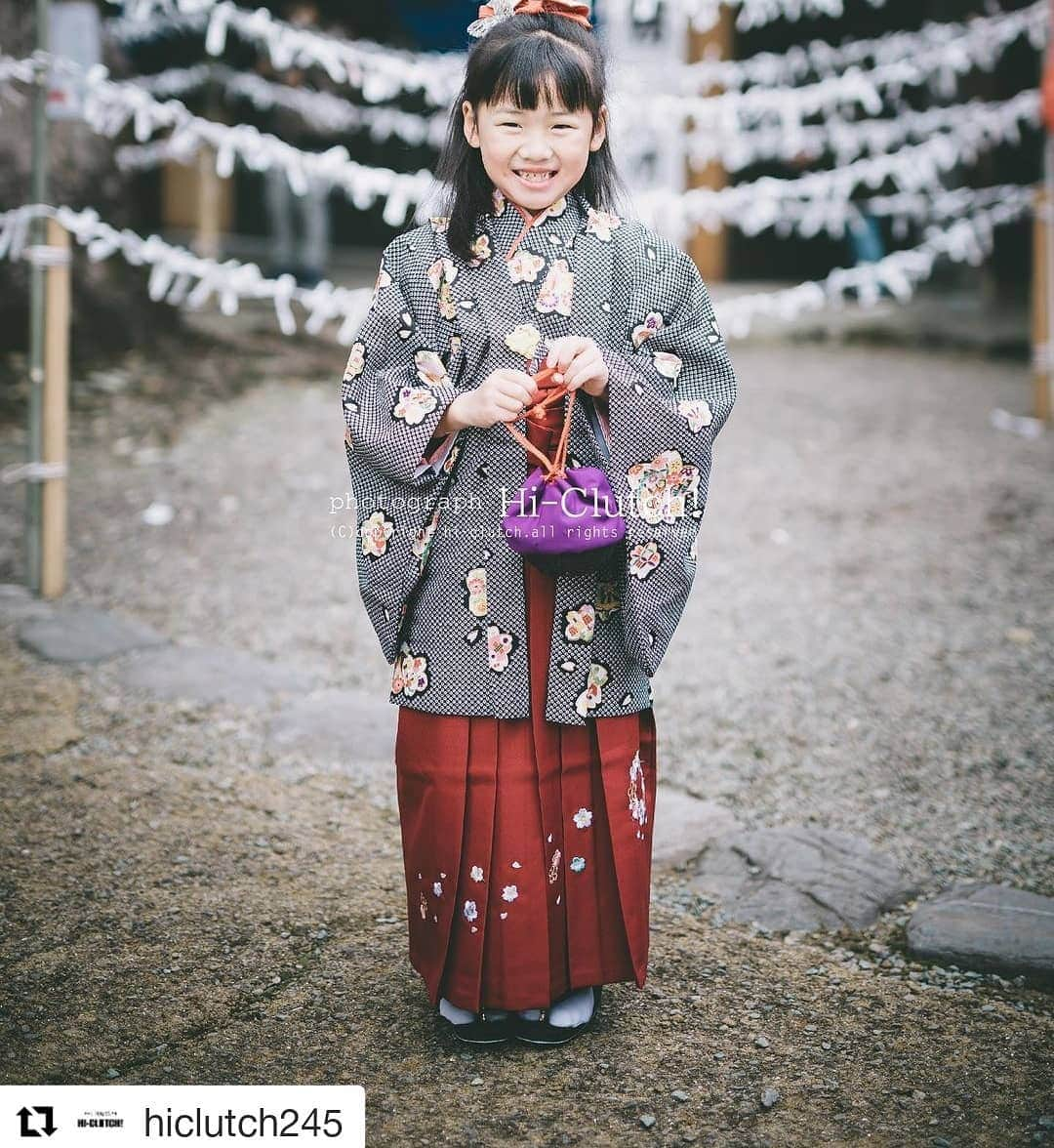 西条市さんのインスタグラム写真 - (西条市Instagram)「どんな１年になるだろう✨ これからも元気にのびのび育ってね☺️  #Repost @hiclutch245 (@get_repost) ・・・ _ 七五三  photo  #西条市 #新居浜市 #今治市 #七五三 #袴 #着物 #kimono  #七五三まいり  #家族写真 #familyphoto  #入学式 #入園式 #入園記念 #入学記念 #子供写真 #出張撮影 #ロケーション撮影  #東京カメラ部  #伊曽乃神社  #lovesaijo  #cherish_photo_days #good_portraits_world  #sonyalpha #α7iii #sonyalpha7iii #hiclutch #ハイクラッチ」2月10日 12時07分 - lovesaijo