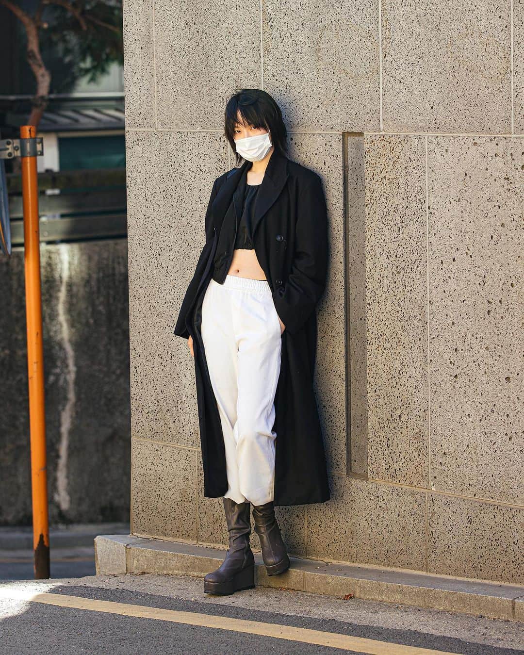 가로수길 , Seoulのインスタグラム：「Street @gg.hyoni  배 시려 ❄️」