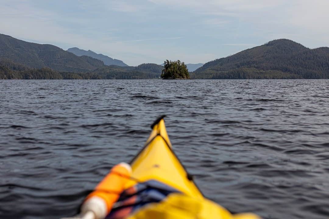 National Geographic Travelさんのインスタグラム写真 - (National Geographic TravelInstagram)「Photo by @mattborowick / On this day, I remember sitting in my kayak thinking about how incredibly special it was to be in a place that was still so untouched by the outside world. Although we were only a short trip from civilization, it still felt so far away. Vancouver Island in British Columbia offers access to small towns and cities with a hint of extreme wilderness just a short distance away. Please follow @mattborowick for more pictures like this. #canada #britishcolumbia #nature #adventure #kayaking」2月10日 12時34分 - natgeotravel