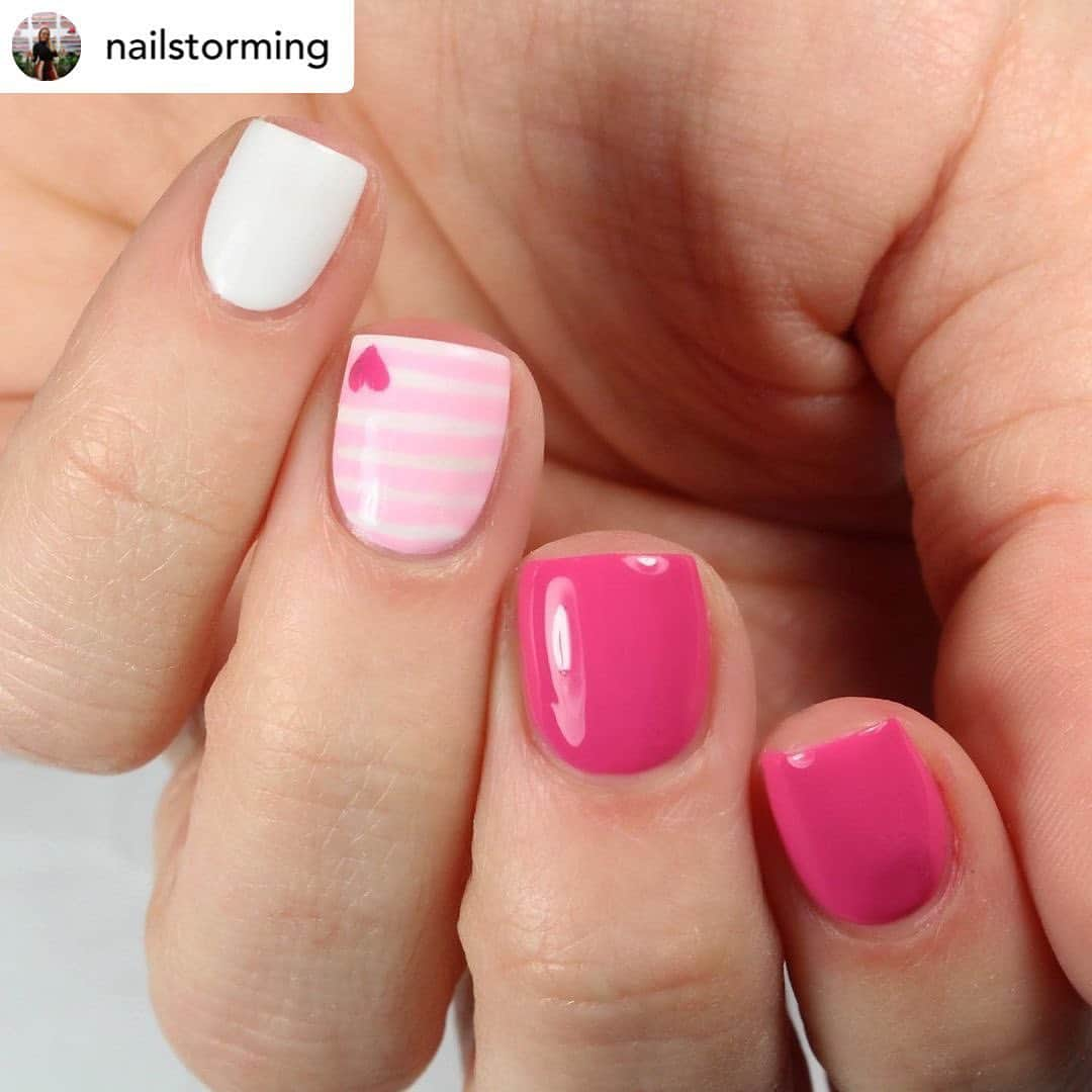 Nail Designsさんのインスタグラム写真 - (Nail DesignsInstagram)「Credit • @nailstorming Cute & relatively easy 💕 without the stripes it’s definitely beginner friendly! #valentinesnails !  - Products used: @essie polishes Light pink: “Free to Roam” Bright pink: “The Fuchsia is Bright” White: “First Fitting” Top coat: @glistenandglow1」2月10日 12時46分 - nailartfeature