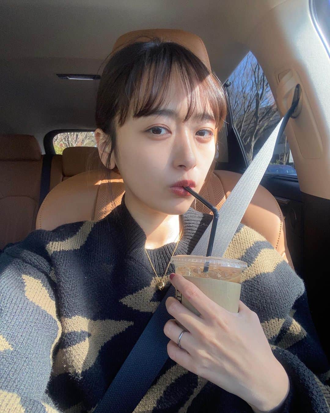 近藤千尋のインスタグラム：「ひーぼぉくん 運転ありがとーーーー🚘 普段私もよく運転するんだけど 意外と言われる…笑😂😂 結婚する前に免許は取りました🌈 お酒を飲んだ旦那さんを 迎えにいくのが夢で。笑🤣 そんな私たち、 付き合って明日で8年目突入🥰  #運転免許」