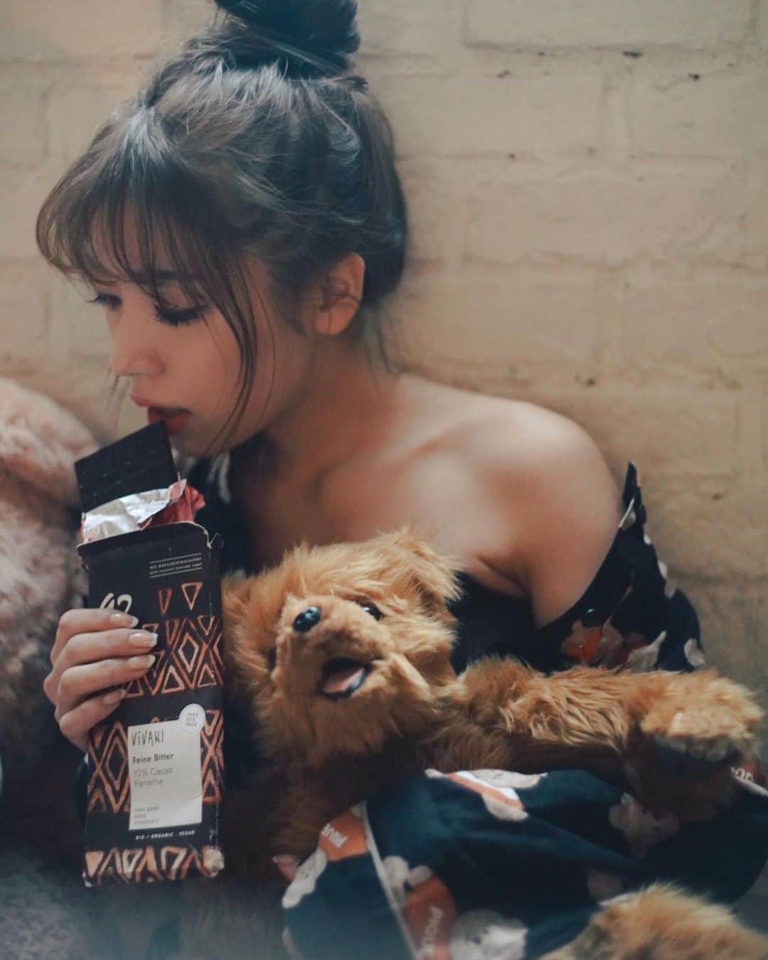 中村かなのインスタグラム：「バレンタインに撮影会やります🍫🤎 一緒にチョコ食べよ🍫❤️ ・ ・ 2/14(日) 中村かな個人撮影会 #かな企画撮影会 《 @kana_photo_session 》 ❤️バレンタインver❤️  チョコレートに囲まれます🍫🤎  ①11:00〜12:00 ②12:20〜13:20 🈵 ③13:50〜14:50🈵 ④15:10〜16:10 ⑤16:30〜17:30🈵  私服・水着 赤❤️&ブラウン🤎メイン 参加費・¥12000 会場・pinky room 《 @pinky_room_nagoya 》  ご予約&お問合せ👉 @kana_photo_session」