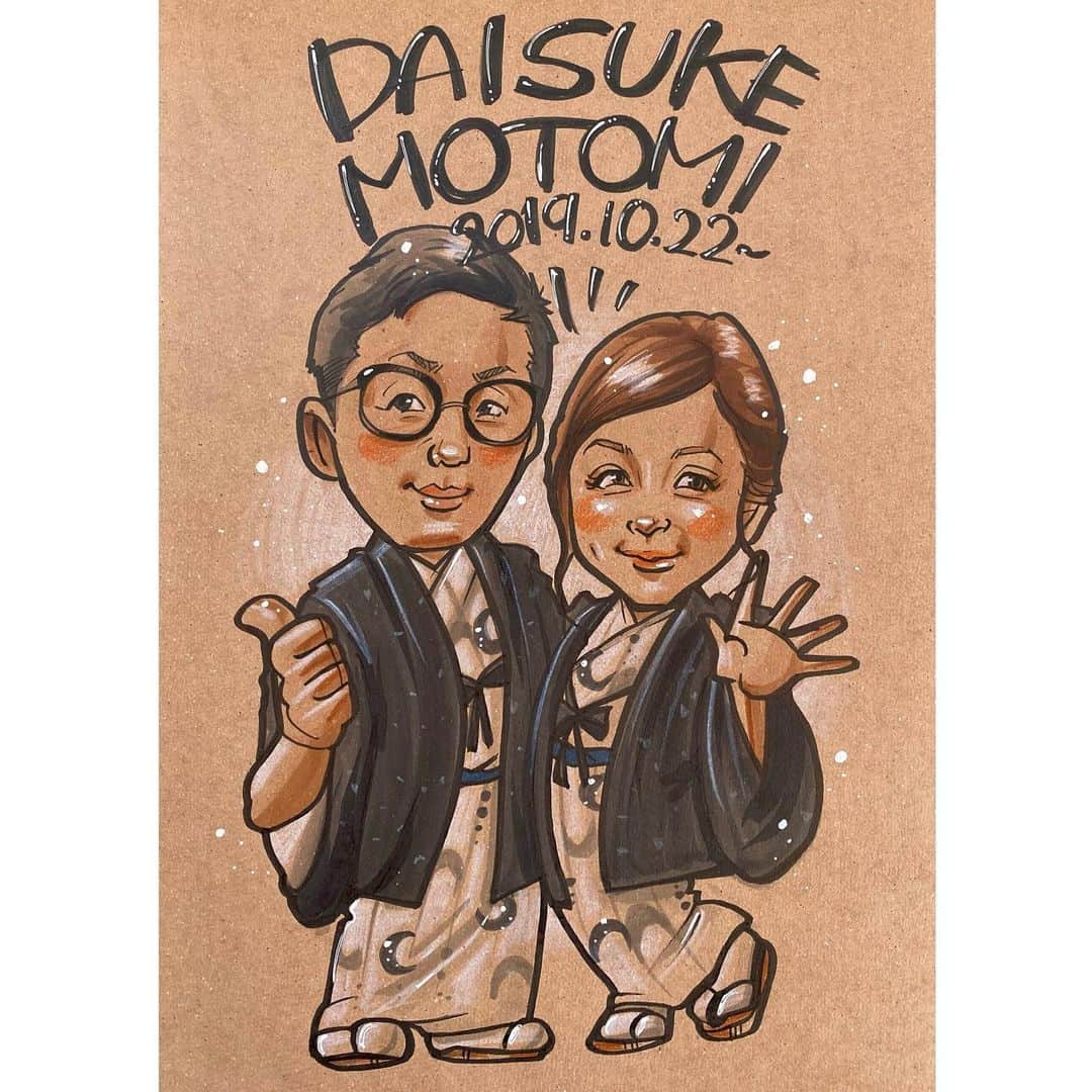 似顔絵★𝗚𝗢𝗥𝗜𝗞𝗜𝗡𝗚のインスタグラム：「.  .  同じ方からの二枚目❤️ #gorikingの茶色い紙シリーズ   . . で、同じくご夫婦をー❤️ . . 思い出の浴衣をきて、 シンプルにー❤️❤️❤️❤️✨　  . . 縦書きだと全身でもゆったりとかけます👍✨ . . 素敵なご依頼ありがとうございました😭❤️❤️❤️  . . .  ❌❌現在は、予約受付終了してます❌❌ 。 . . .  2020年度ご予約のお客✨ 現在160番までの方へ案内中です🌟✨💕 一巡したので次ご案内するのは後回し組の方です⭐️✨ 再度ご連絡していきます👍 連絡が来る前に、ご都合の良い方はご連絡いただいても大丈夫です🔥 . . .  次回の予約応募は、2020年のご予約分を書き終える予定の 2021年春頃の、、、予定です。 ※あくまでも予定なので前後します🙇‍♀️ . . . .  オーダー再開の際には 人数制限あるため必ず予約ができるわけではございません。 そのことも踏まえた上で 次回ご検討いただけると嬉しいです(^^) . . また、結婚式の使用を考えてくださる方も多いです✨  前々からお伝えしていますが、 基本的に予約順に対応しているため、 近々の納期を希望される方は、 対応できないこともあるので、 あらかじめご了承ください💦 . . . . . ※今回予約が取れた方へ※ . .  写真がまだ用意できてない、入金が遅れそうなど、状況により、順番が前後することもございます‼️ あらかじめご了承ください。 。 . . . また、芸能人、キャラクターのオーダー、パロディ風オーダーはお断りしています。  芸能人については、ご本人様に直接プレゼントなどはOKです。 . . . . . . 💰料金表は過去投稿記事みてね❤💰 . . . . . ➡️ハッシュタグ⇨ goriking117料金表2019⬅️ . . ✨✨✨✨✨✨✨✨✨✨✨✨✨✨✨✨ @by.goriking のアカウントでは、 過去書かせて頂いたお客様方からの、 似顔絵のその後のお写真をいただき、 投稿しております^ - ^❤️❤️ 玄関に飾ってある似顔絵、 渡した瞬間のお写真、 ご本人とのお写真などなど💕 いろんな場面でのお写真お待ちしております^ - ^✨⭐️ . . .  #似顔絵#pencildrawing#drawing#pencil#illust#painting#art#artwork#絵描きさんと繋がりたい#似顔絵師#gorikingの似顔絵屋さん#仲良し夫婦#夫婦#浴衣#yukata#和#思い出#happy#仲良し#クラフト#クラフト用紙#クラフト紙#comicart#anime#animeart#comicartist#animejapan#초상화」
