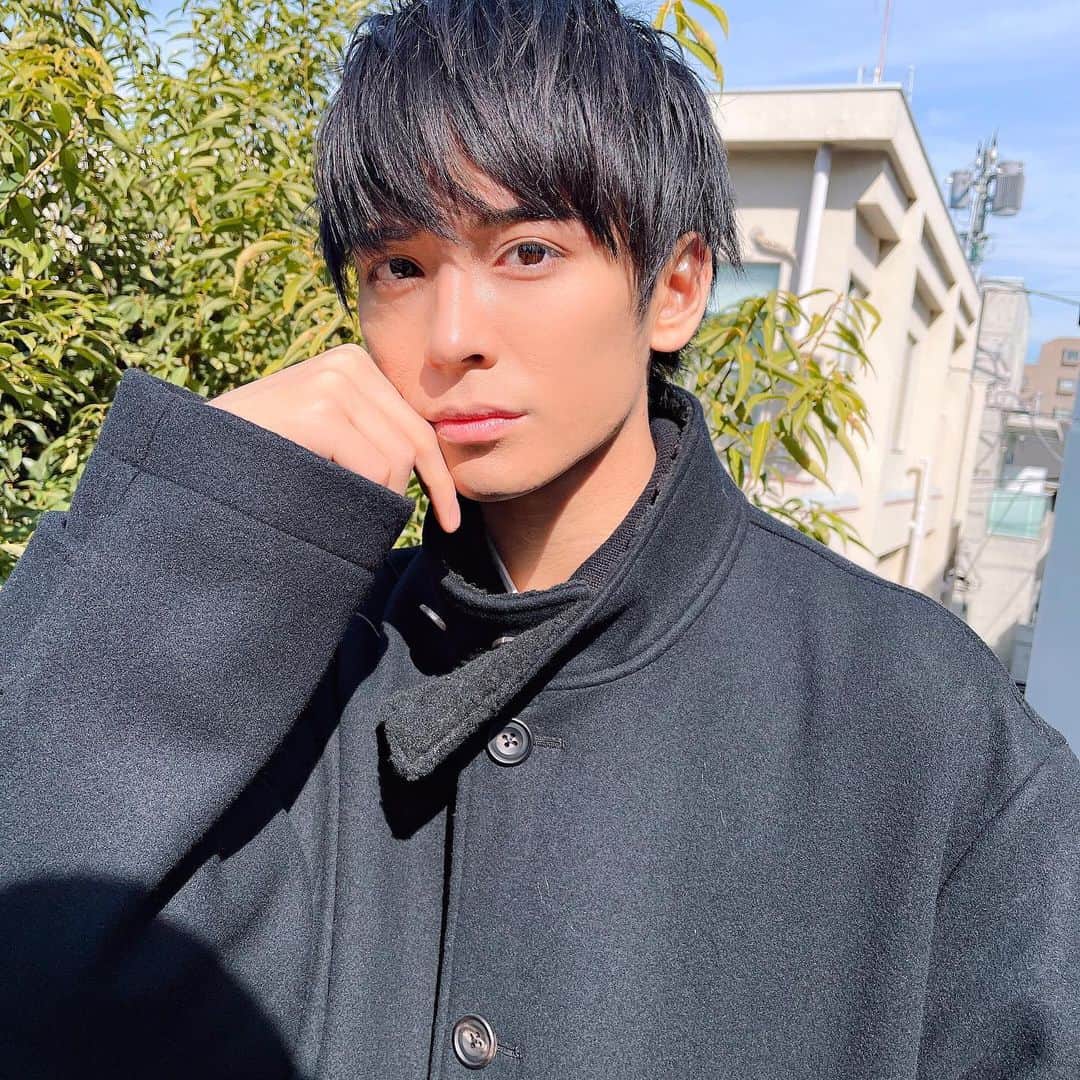 岡田隆之介のインスタグラム：「人生で初めて眉毛サロンで眉毛整えてもらいました😊  人生変わるわ！！今までいじったことなくて気にしてなかったけど❗️ @kshnnnn さんありがとうございました😊 メンズも眉毛を気にする時代よ！！！！ . . . . . .  #instagoods #instagoodmyphoto #instalike #like4like #likeforlikes #likeforfollow #ootd #ootn #followme #モデル #サロモ #サロンモデル #メンズファッション #ファッション #お洒落さんと繋がりたい #韓国好きな人と繋がりたい #ファインダー越しの私の世界 #フォロミー  #いいねした人で気になった人フォロー #黒髪 #マッシュ男子 #雰囲気好きな人いいね #雰囲気推してください  #いいね返し #アイドル #眉毛 #眉毛サロン」