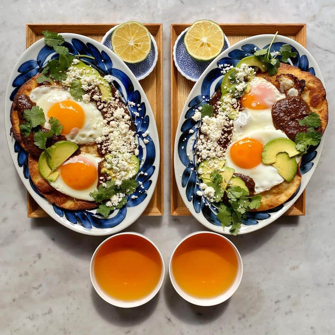 Symmetry Breakfastのインスタグラム：「Mole Chilaquiles 🇲🇽 repurposed leftovers from that huge Oaxacan lunch we had last weekend and the mole negro from  @bricialopez’s book Oaxaca, it’s a gift from the gods. Slightly happy to see the end of those leftovers because we’ve been eating them for days 🤪   A final flourish before we switch to dumplings for the start of the Spring Festival holiday tomorrow. Fried tortillas, topped with black mole, eggs, queso fresco, avocado, coriander and lime. Valentina hot sauce out of shot 👀 #symmetrybreakfast」