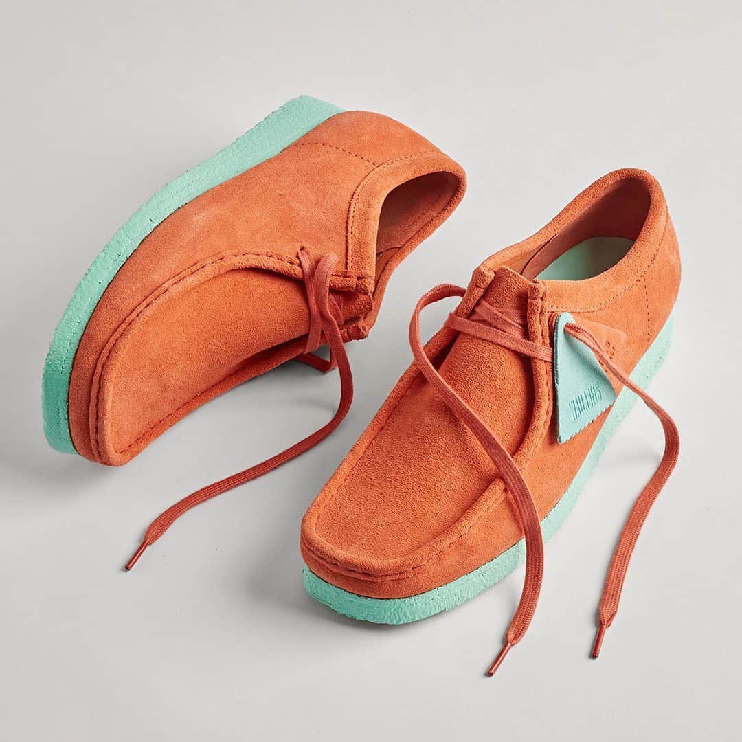 HYPEBEASTさんのインスタグラム写真 - (HYPEBEASTInstagram)「@hypebeastkicks: @clarksoriginals has unveiled a summer-ready iteration of the Wallabee shoe. The upper has been dipped in a rich “Coral” colorway and sits atop a contrasting “Mint” crepe sole. As is tradition with the shoe, its completed with two matching hangtags and fob. Find it available now at the Clarks Originals webstore for approximately $165 USD.⁠⠀ Photo: Clarks Originals」2月10日 13時06分 - hypebeast
