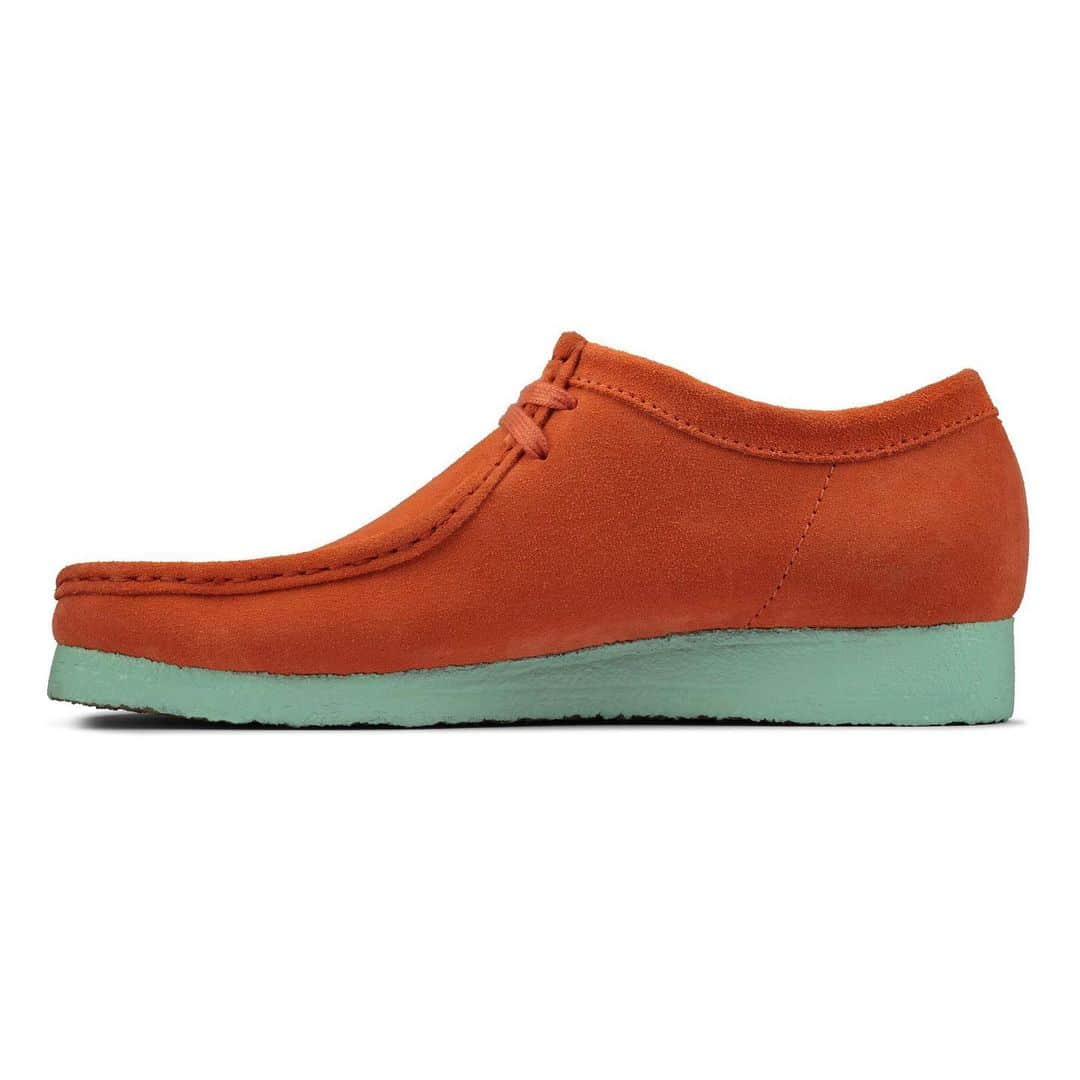 HYPEBEASTさんのインスタグラム写真 - (HYPEBEASTInstagram)「@hypebeastkicks: @clarksoriginals has unveiled a summer-ready iteration of the Wallabee shoe. The upper has been dipped in a rich “Coral” colorway and sits atop a contrasting “Mint” crepe sole. As is tradition with the shoe, its completed with two matching hangtags and fob. Find it available now at the Clarks Originals webstore for approximately $165 USD.⁠⠀ Photo: Clarks Originals」2月10日 13時06分 - hypebeast