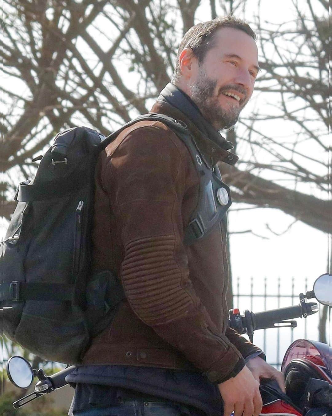 Just Jaredさんのインスタグラム写真 - (Just JaredInstagram)「Keanu Reeves was seen chatting with some fans while out on a motorcycle ride in LA #KeanuReeves Photos: Backgrid」2月10日 13時06分 - justjared