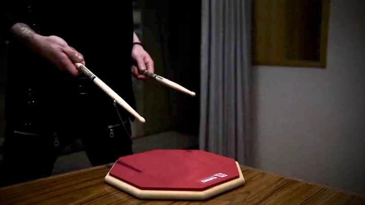 Tatsuya Amanoのインスタグラム：「Warm up with Barneybeats🥁🙌﻿ ﻿ #barneybeats #evans #daddariopercussionasia」