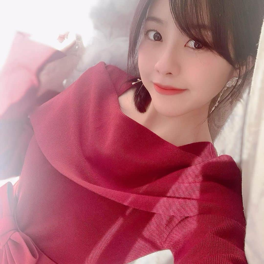 池田愛のインスタグラム：「イチナナLIVE、進撃イベント🔰🔥の中間日🌹お疲れ様でした🥰👏 ラッキーセブン、7位で突破出来ました🎰✨✨  遂に折り返し地点まで来ました！ 爆睡しちゃったよぉぉ🤣💤  日々新しい事に挑戦中です！！ これからもまだまだ皆様を驚かせて楽しませることの出来る人になりたいです💖  ここまで上り詰めたので、最終日16日の23:59までもっともっと上目指して頑張るぞ〜🐸🔥🔥🔥 ・ ・ ・ ・　 #17live #イチナナ #イチナナライバー #負けず嫌い #赤コーデ #お嬢様コーデ #エレガントコーデ #ケロアイ #池田愛 #女優 #歌配信 #ダンス配信 #kpop #kpopdance #全力で楽しむ #応援よろしくお願いします」