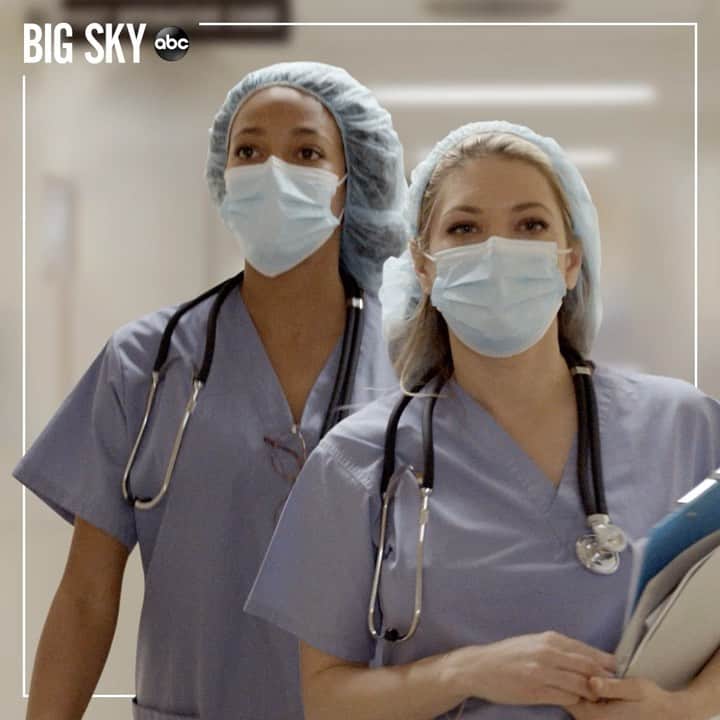キャサリン・ウィニックのインスタグラム：「To All Our Healthcare Workers On The Front Lines.. THANK YOU 🙏🏻❤️ #BigSky」