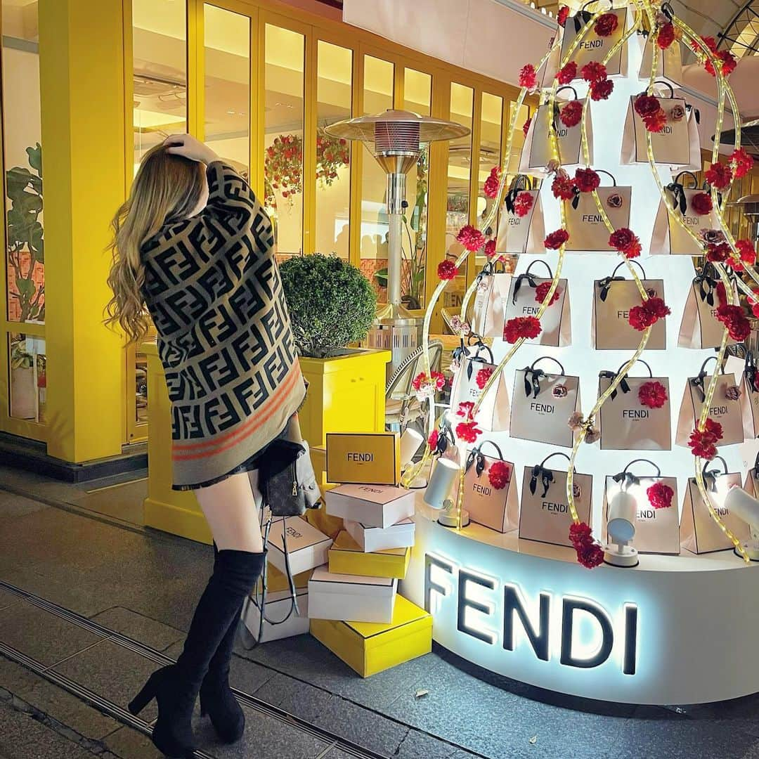 HIMEKAのインスタグラム：「. . 行きたかったFENDI CAFE☕️❤️ 期間終わる前に行けて嬉しみ🥰 . . #fendicafe #fendi #表参道」