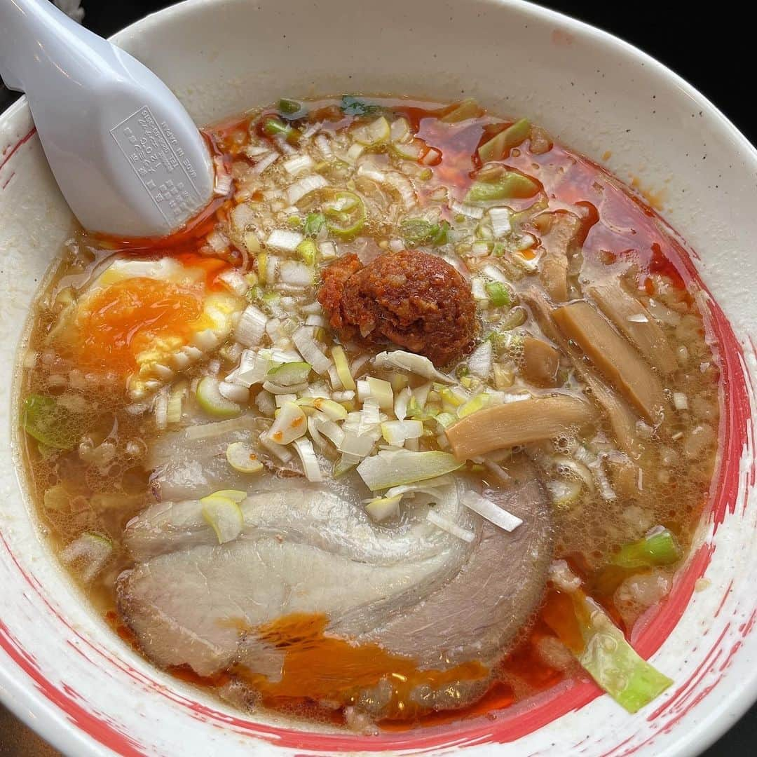 たまたまこのインスタグラム：「あじさいの辛玉赤味噌ラー🍜 前回美味しくてまた🥰」