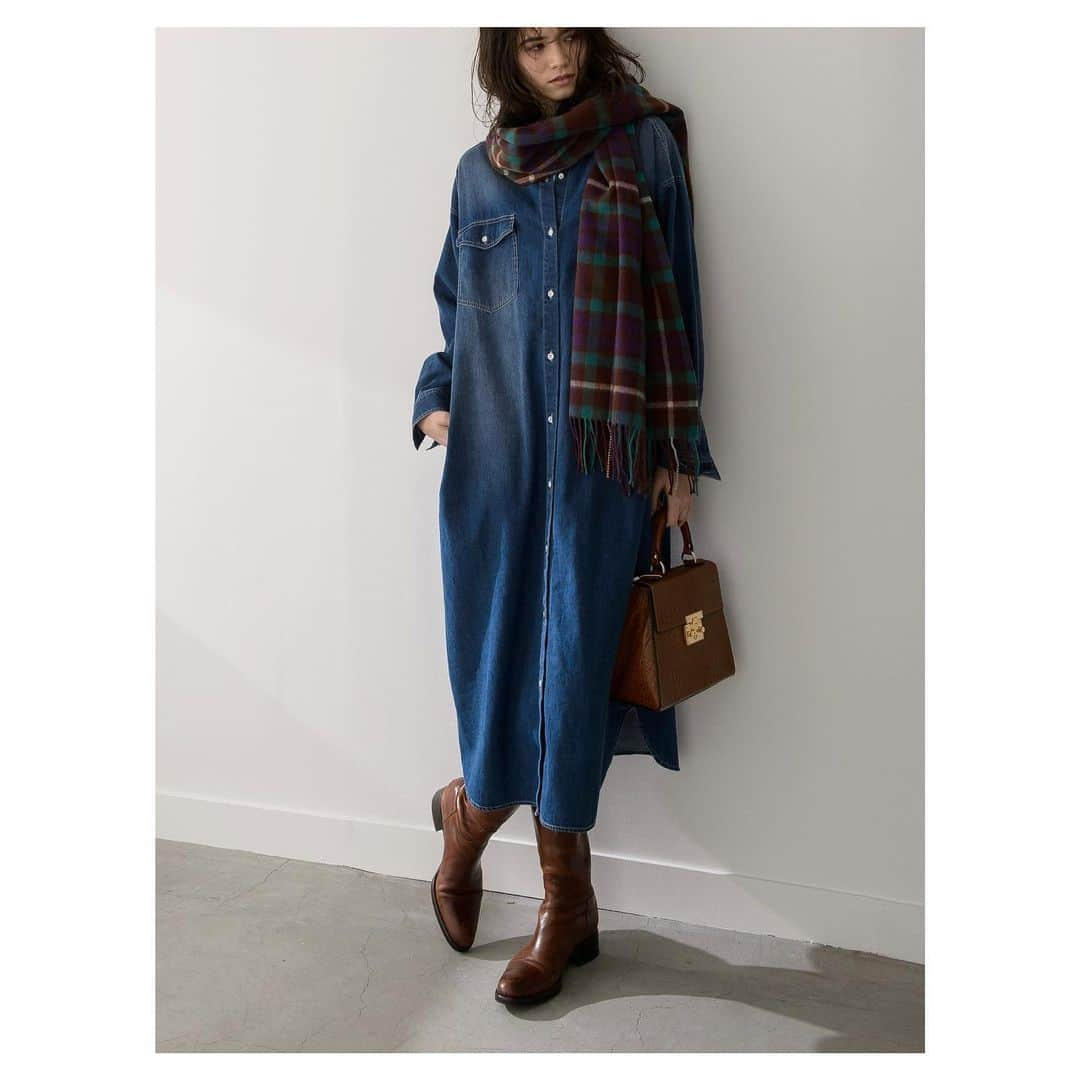 Effortless Womanさんのインスタグラム写真 - (Effortless WomanInstagram)「FEATURE 2021 Feb.  　　 SHIRT ONE-PIECE 　　 「こなれムードの新定番」 しゃれ感たっぷり、オーバーシルエットのデニムシャツワンピース。 オールシーズン活躍するバンドカラー・デザイン。 一枚でもレイヤードでも活躍する、ライトオンスのしなやかなデニム素材を使用。  for WINTER 　　 One-piece ¥14,000＋tax #MAYSONGREY Stole ¥9,800＋tax #tweedmill  Bag ¥14,000＋tax #AULENTTI 　　　　　　　　　　　　　　　　　　　　 　　　　　　　　　　　　　　　　　　　　　　　　　 　　　　　　　　　　　　　　　　　　　　　　　 　　　　　　　　　　　　　　　　　　　　　　  #maysongrey #socolla #mg_21SS #MYFAVORITEDENIM #デニムLoverな皆様へ」2月10日 14時03分 - maysongrey_official