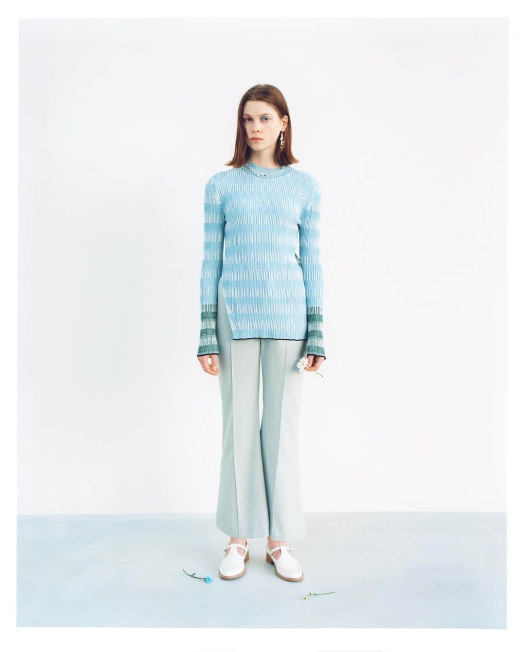 ファーファーのインスタグラム：「【CATALOG】 2021 SPRING COLLECTION  tops ¥15,000＋tax pants ¥21,000＋tax earrings ¥6,000＋tax shoes ¥24,000＋tax  プロフィールリンクより 最新のデジタルカタログをチェック！  @furfur_official @furfur_official_staff  #FURFUR #ファーファー」