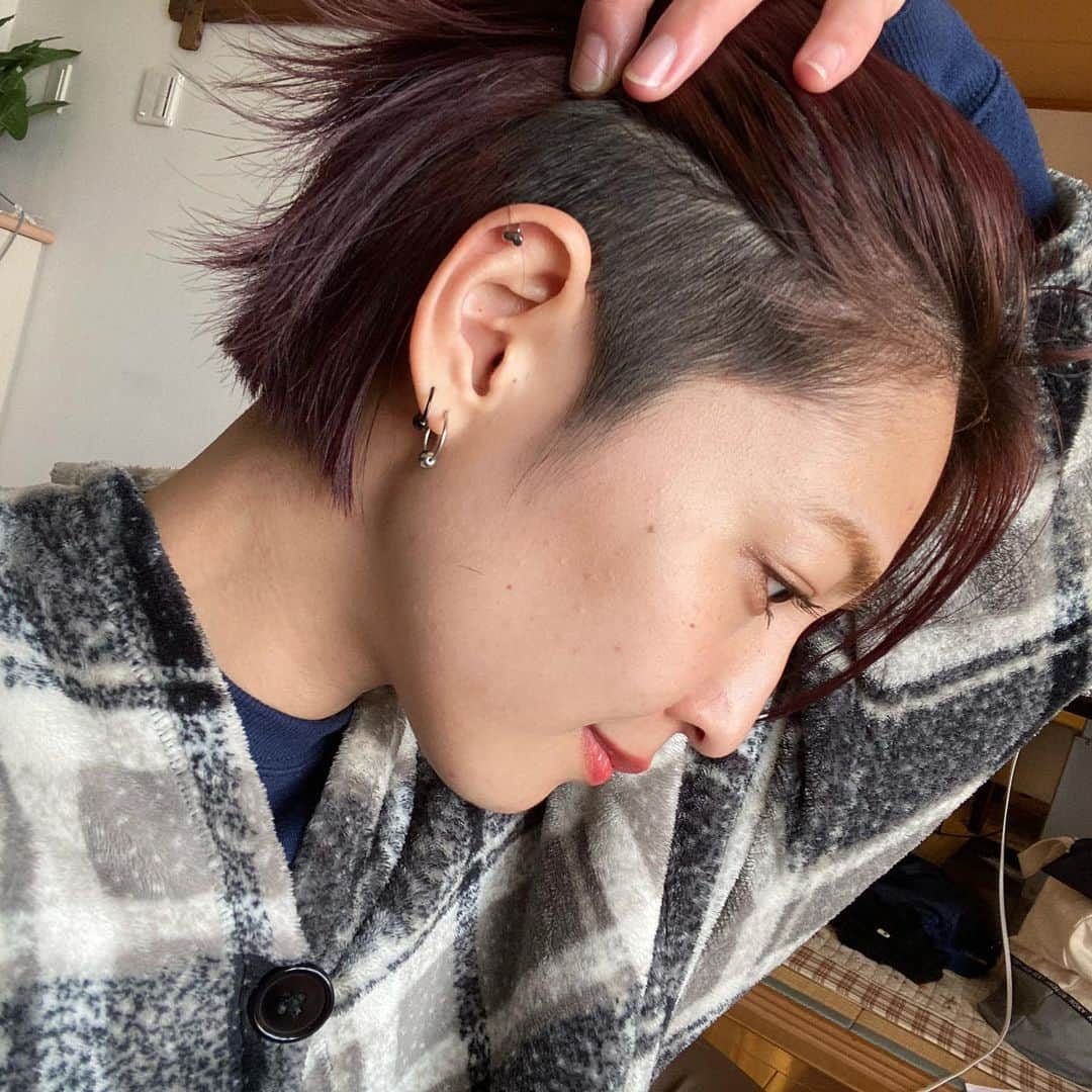 小柳歩さんのインスタグラム写真 - (小柳歩Instagram)「髪型髪色共に良すぎるので、自撮り📷✨ . #ショートカット #ショートカット女子 #ボブ #ツーブロック #ツーブロック女子 #ハイトーンカラー」2月10日 14時23分 - koyayukoyayu