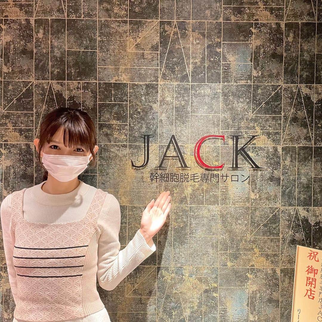 のインスタグラム：「目黒にあるメンズ専門サロン幹細胞脱毛専門店JACKさんのプレオープンへ行ってきました💐  脱毛とフォトフェイシャルや幹細胞トリートメントが受けられます✨  私もフォトフェイシャルと幹細胞トリートメントを体験させて頂いたのですが、施術後お肌のくすみがとれてちょっと明るくなった気がしました！ 店内もとても清潔感があり綺麗だしスピーディーに終わるのもありがたい💕 終わった後はサービスで牛乳とお菓子が出てきました🥛  男性の方で気になる方はぜひチェックしてみてね👍 @mens__salon.jack @menssalon_jack.staff  #幹細胞脱毛専門店jack#メンズ脱毛#脱毛#メンズ#メンズサロン#幹細胞#ヒト幹細胞#エステ#肌再生#肌質改善#肌ケア#うるおい#老化防止#PR」