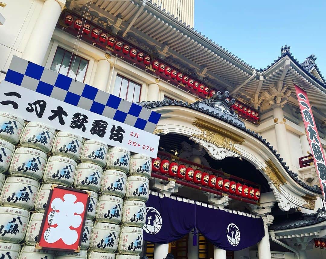 入来茉里さんのインスタグラム写真 - (入来茉里Instagram)「家族行事で 先日、歌舞伎座へ 二月大歌舞伎 素晴らしかったです！！ とってもいい時間でした☺️ 今回お着物を着て行けなかったことだけが心残り…次はお着物で、身も心も和に染まりたい👘 ・ #歌舞伎座 #二月 #伝統 #日本 #和 #japan #kabuki」2月10日 14時20分 - iriki.mari_official