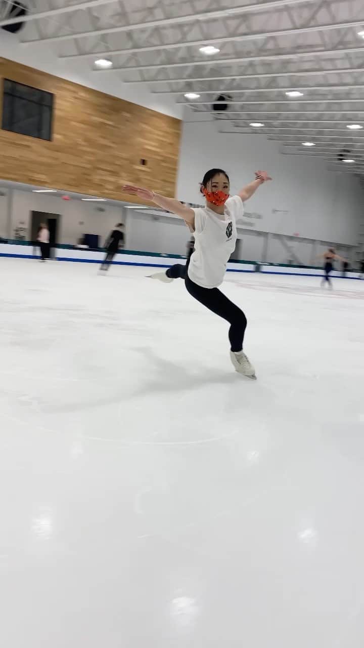 長洲未来のインスタグラム：「Here’s some 🔥 skating, fueled by the frustration of seeing a rise in Anti-Asian hate crimes. I want to live in a world where we’re not judged for our skin color. I’m proud to be Asian American and part of @teamusa  More info at @weareuprisers and @hateisavirus_ 🙏🏼」