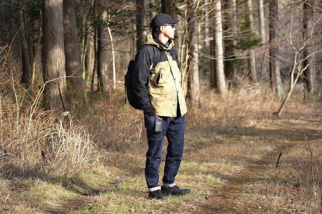 ROOT CO. Designed in HAKONE.さんのインスタグラム写真 - (ROOT CO. Designed in HAKONE.Instagram)「. Hiking in good weather.  #gripswany #root_co #rootco #shockresistcasepro #triadcarabiner」2月10日 14時22分 - root_co_official