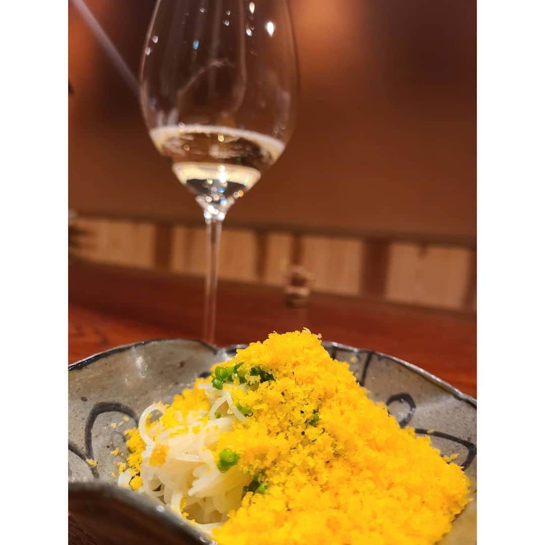 未來歩のインスタグラム：「昨日はお久し振りな☺️ にしぶち飯店さん🙌  白子が得意では無いので麻婆白子少しと豆腐も出してくれた🐡　  カラスミのビーフンが、どタイプでした✨  勿論、燕の巣が入った手羽も大好物。  今回も美味しく楽しく過ごせました🍀 ありがとうございました😃　  #にしぶち飯店 #中華 #グルメ #京都 #白子鍋 #食べログ #京都グルメ #食べスタグラム #麻婆豆腐 #フカヒレ #グルメ好きな人と繋がりたい」
