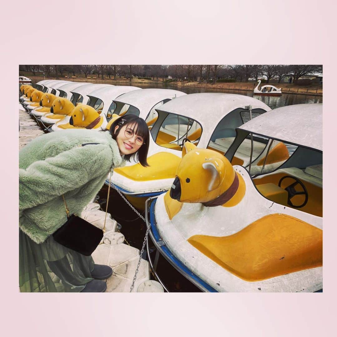 浜辺美波さんのインスタグラム写真 - (浜辺美波Instagram)「今夜22時からは 『ウチの娘は、彼氏が出来ない!!』 第5話ですよん🍑  空ちゃん鼻毛デートの リベンジマッチ!!🍑🍑 どうなってゆくのでしょうか??  スワンボートは知ってるのですが コアラボート初めてみました… なんでコアラ?? コアラって泳ぎましたっけ?? なんでコアラを船にしたのでしょうか?? 謎でした…  そしてそして かーちゃんと空ちゃん母娘の 秘密?が明るみになってきます… ここからより見逃せません🍑  3枚目…はノーコメントで… 川上洋平さんと頑張りました… 序盤の序盤に登場するので お見逃しなく🍑  それでは22時にお会いしましょー」2月10日 20時05分 - minami_hamabe.official