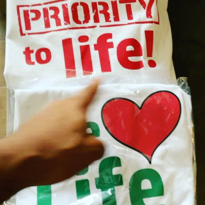 ディディエ・ドログバのインスタグラム：「Rien de plus prioritaire que la Vie, Life is precious and I love it @carolinedasylva_official 🇨🇮 WE LOVE LIFE ♥️」