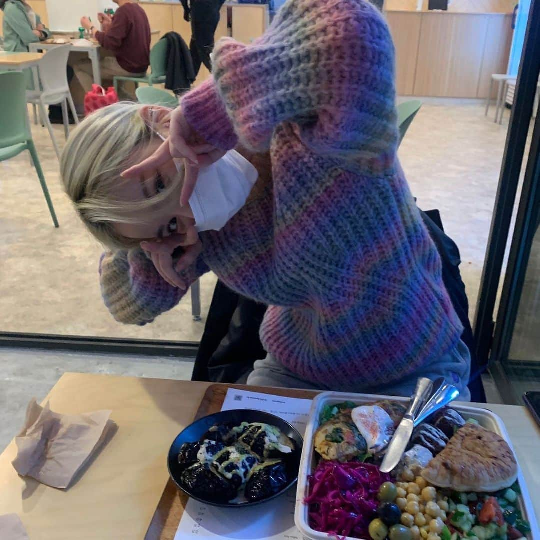 ウナさんのインスタグラム写真 - (ウナInstagram)「210210 • EUNHA for Weverse post “Girlfriend (Eunha) meme” she actually meant ‘girlfriend look’ or ‘girlfriend material’💐💖 — lunch with Eunha, anyone?😻 –Nana」2月10日 14時33分 - jung.eunha