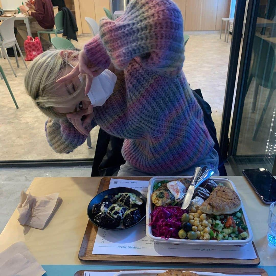 ウナさんのインスタグラム写真 - (ウナInstagram)「210210 • EUNHA for Weverse post “Girlfriend (Eunha) meme” she actually meant ‘girlfriend look’ or ‘girlfriend material’💐💖 — lunch with Eunha, anyone?😻 –Nana」2月10日 14時33分 - jung.eunha