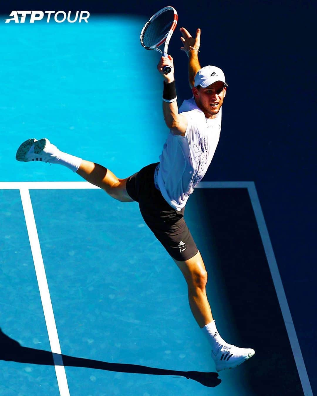 ATP World Tourさんのインスタグラム写真 - (ATP World TourInstagram)「Flying through the field ✈️ @domithiem drops just six games on his way to the 3R 😳 #AusOpen」2月10日 15時15分 - atptour