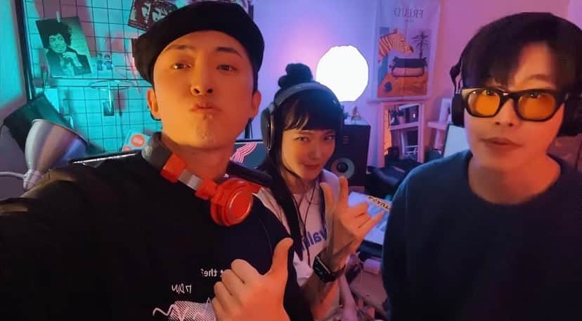 ヒョンミン のインスタグラム：「만나면 항상 뭔가 하나 빠진 느낌..」