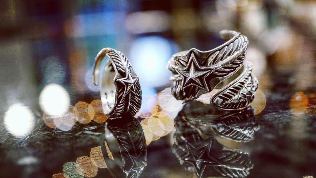 コディ サンダーソンさんのインスタグラム写真 - (コディ サンダーソンInstagram)「Feather rings for him and her or just for you. #codysanderson_official  #feather #rings #navajojewelry」2月10日 15時37分 - codysandersondesigns
