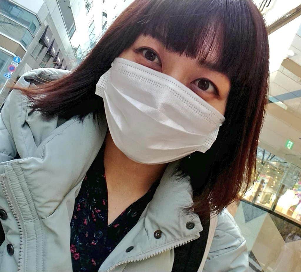 桜花のインスタグラム：「今日は２月１０日＼(^^)／✨🌷  にっとの日！✨ ニットを着てニッと笑おうp(^-^)q🍀写真は前髪を切りすぎた今日の私です🌷 #ニット  #にっと #だじゃれ #ダジャレ」