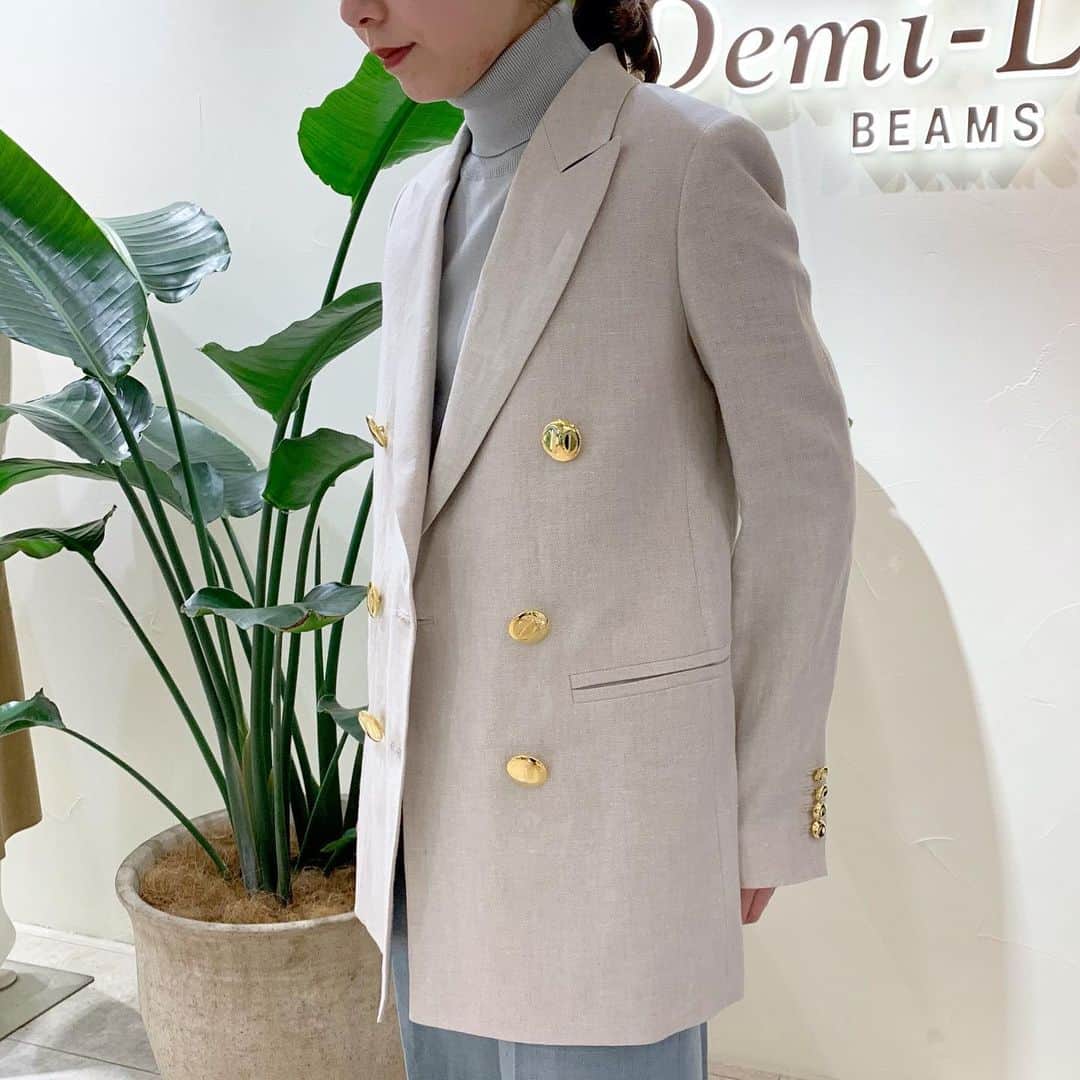 デミルクス ビームス 新宿のインスタグラム：「. 大ぶりなゴールドのボタンがポイントに✨   #demiluxebeams  #BEAMS #21SS #cinoh #sloane」
