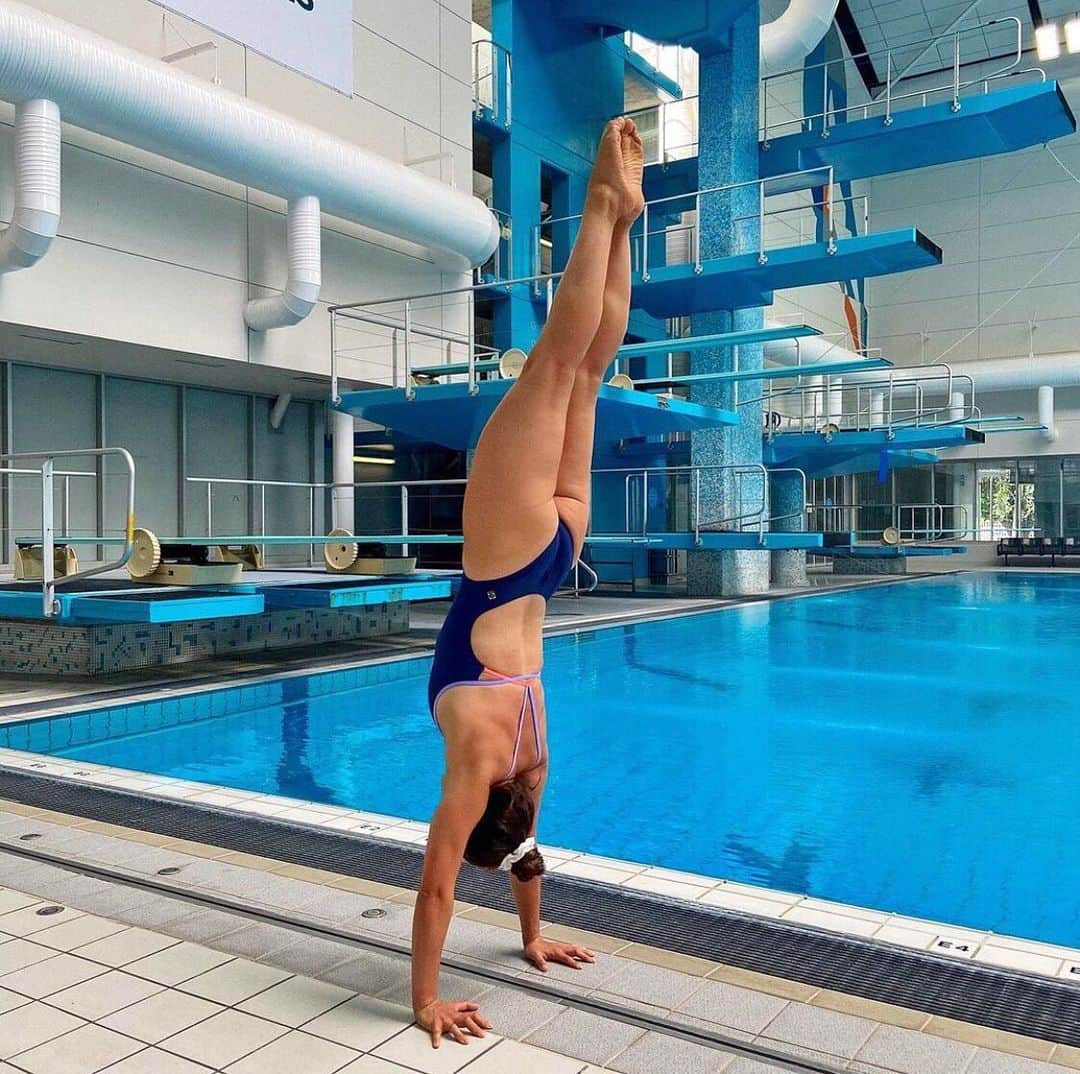 JOLYN Swimwearのインスタグラム：「When you get your hands on a limited edition CONTRAST PERRY, you’ve gotta show it off 💁‍♀️🤸‍♀️💕 // #jolynaustralia」