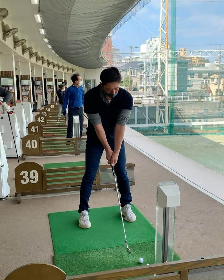 堀川未来夢のインスタグラム：「スイングは左右対称 #ゴルフ #golf #スイング #碑文谷 #練習 #上達」