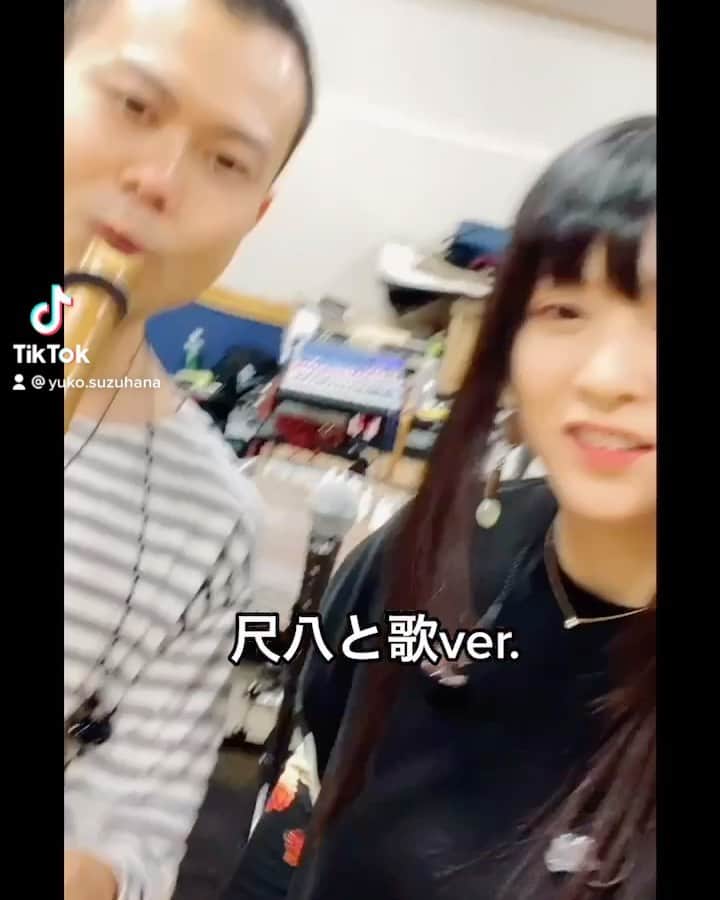 鈴華ゆう子のインスタグラム：「TikTokに投稿しましたー！ リハでの一コマ。尺八とボーカルだけで千本桜！フル画面はTikTokへ。 #和楽器バンド #Wagakkibnd #千本桜 #尺八 #鈴華ゆう子 #yukosuzuhana #shakuhachi #senbonzakura」