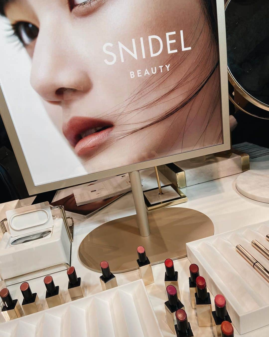 もえぴーのインスタグラム：「💄🤍  #snidelbeauty  #snidelmakeup #cosmetics」