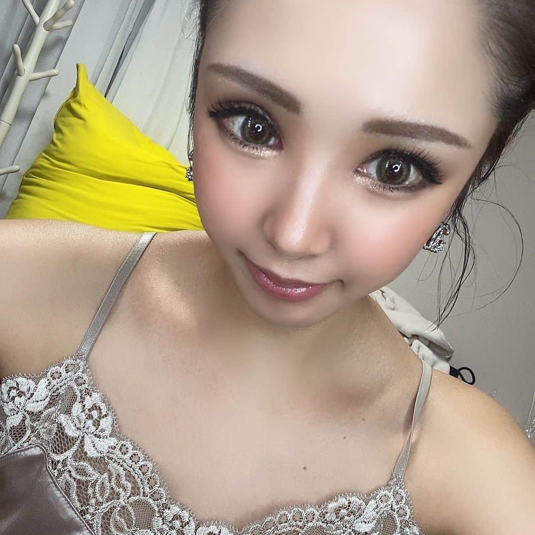 藤咲ひなたのインスタグラム：「今日も出勤いたしまーす💓💓  背中のつりがなおらない笑笑  P&J 札幌市中央区南４条西３丁目 N-プレイスビル 5F 011-518-1444 💋藤咲ひなた💋」