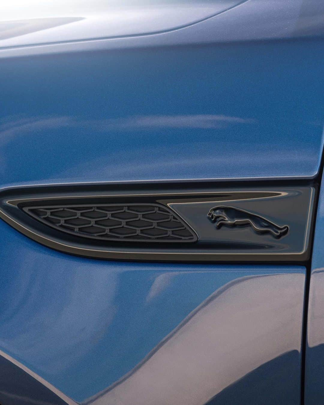 Jaguarさんのインスタグラム写真 - (JaguarInstagram)「The details make all the difference.  #Jaguar #EPACE #Premium #Luxury #Performance #SUV #EV #PHEV #MHEV #Hybrid #AWD #ElectricCars #Technology #CarsofInstagram」2月10日 17時06分 - jaguar