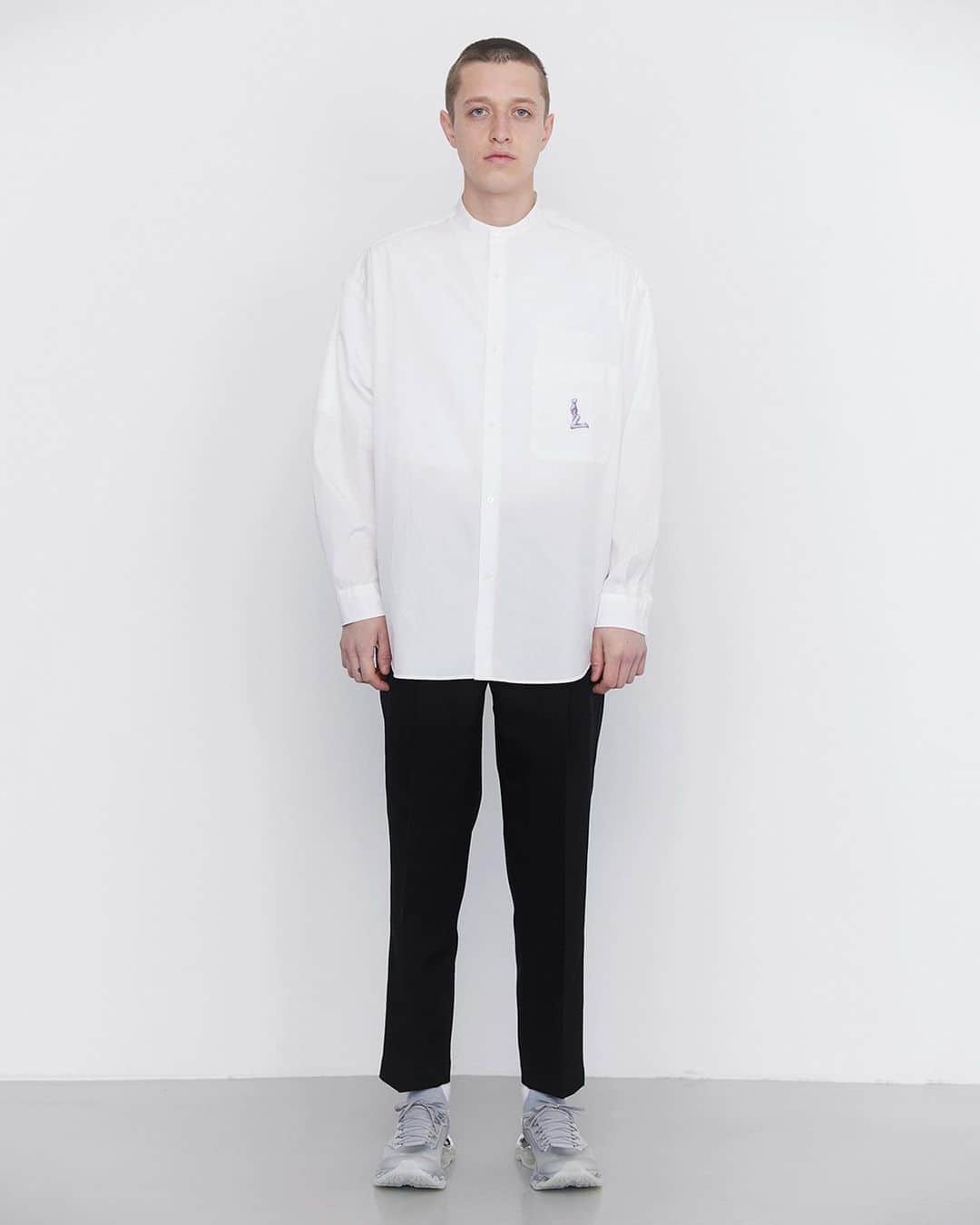 HYPEBEASTさんのインスタグラム写真 - (HYPEBEASTInstagram)「@hypebeaststyle: @poggytheman’s @2gtokyo boutique has recruited @graphpaper_official for a minimalist @hajimesorayamaofficial collaboration. Fine broadcloth shirts, bespoke wool gabardine trousers and slow-knitted T-shirts are all executed in baggy, oversized cuts that inform the fashion label’s own output, elevated by minimized renderings of Sorayama’s work. Expect the capsule to be available at 2G Tokyo’s website and Parco outpost on February 13.⁠⠀ Photo: @swdknt」2月10日 17時12分 - hypebeast