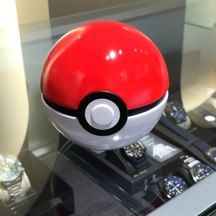 のインスタグラム：「沢山のお問い合わせをいただきましたが完売いたしました🙇‍♂️  BABY-G & Pokémonコラボレーションモデル時計✨ BA-110PKC-4AJR 18,000JPY+TAX ケースサイズ (H×W×D)：46.3×43.4×15.8mm 質量：45g  ■お問合せはこちらから  WISP Nouvelle espece 心斎橋仲庭時計店 〒542-0081 大阪府大阪市中央区南船場４丁目１０−３ NAGAHORI BLDG 1F TEL06-6251-7573／mail：info@nakaniwa.co.jp  #Pokémon #ポケモン #ポケットモンスター #ピカチュウ #pikachu #Pokemon #PocketMonsters #babyGpikachu #babyGPokemon #nakaniwa #大阪時計 #なかにわ」