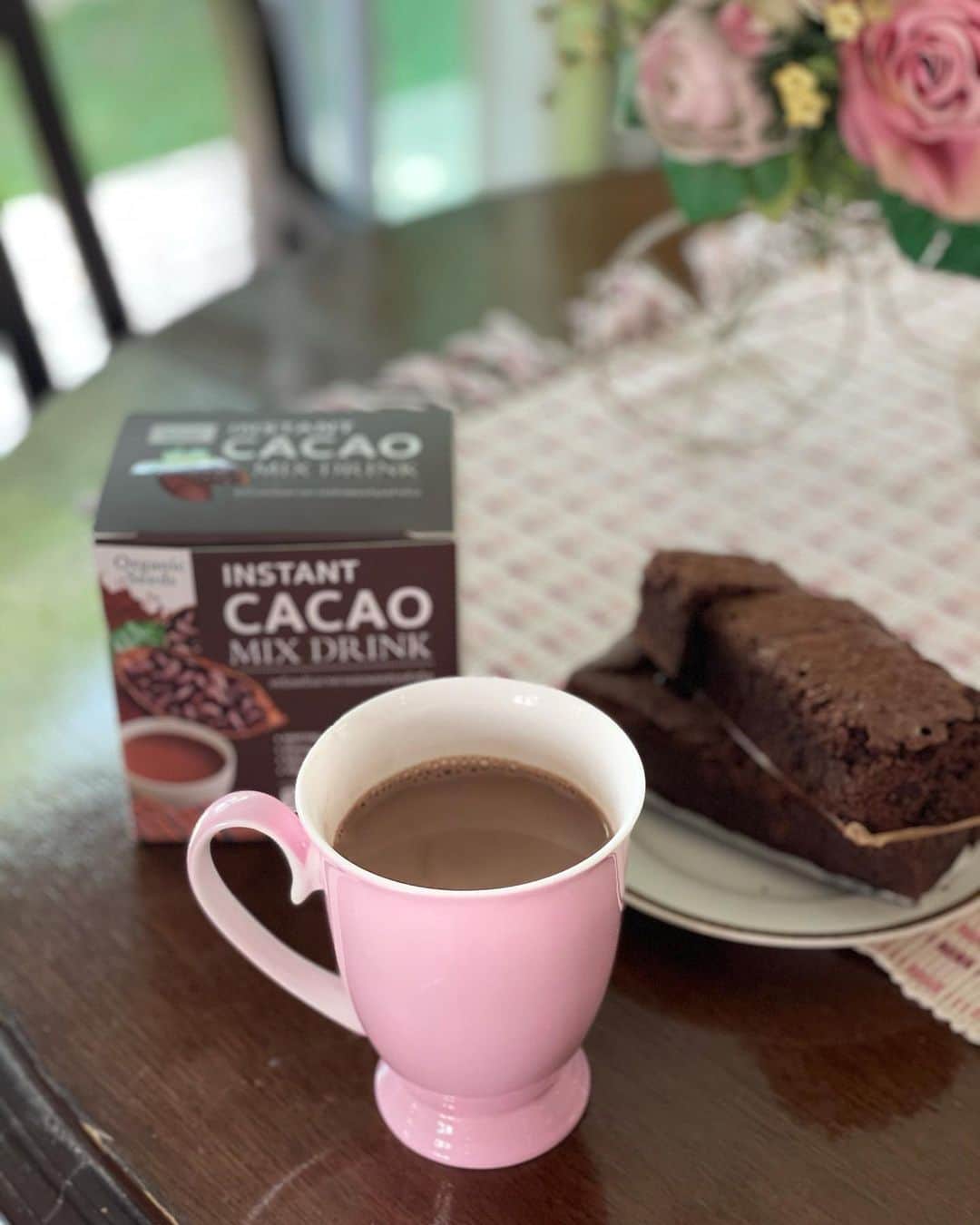 ヌットサラ・トムコムさんのインスタグラム写真 - (ヌットサラ・トムコムInstagram)「ของว่างยามบ่าย Cacao MiX Dring จาก @organic_seeds เป็นผงคาเคาออร์แกนิคที่ดื่มแล้วได้สุขภาพและไม่มีน้ำตาล กินคู่กับบราวนี่เข้มๆ หอมหวาน จากร้าน @kanom_lukkrueng เข้ากันสุดๆ😋 ลองดูแล้วจะติดใจ」2月10日 17時23分 - nootsara13
