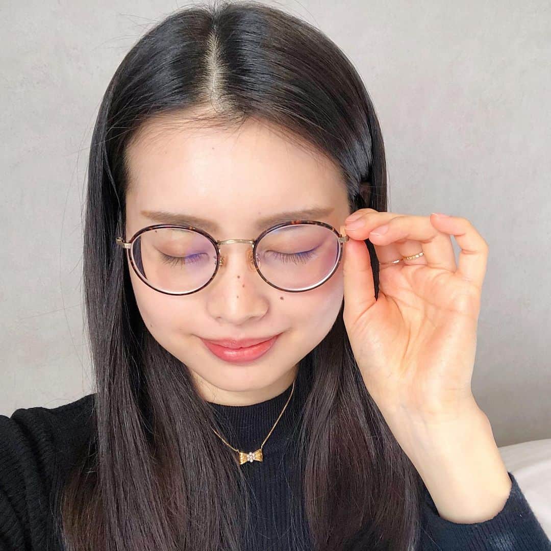 林穂乃花さんのインスタグラム写真 - (林穂乃花Instagram)「. メガネをお家の中で無くすと、 メガネを探すために、メガネをかけたいのに、 メガネがないから、メガネを探せないんですよ。 これ分かって下さる方いますか...🥲 いつも捜索願いを出して、母に探してもらっています𓈒𓏸𓐍  @owndays_jp #eyewear #メガネ #メガネ女子」2月10日 17時24分 - honoka_hayashi