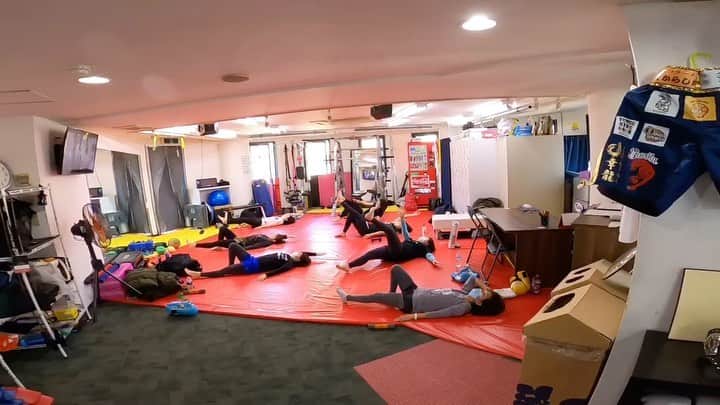 裕樹のインスタグラム：「2月は一番落ち込む時期。  ここで頑張る事で、春、夏を楽しむ事が出来る。  心技体の全てを高く！  #甲東園#宝塚#西宮#伊丹#キックボクシング#フィットネス#ダイエット#裕樹#ローキック#エクササイズ#ミットネス#体幹トレーニング#アンカージム#裕樹のローキック#朝活トレーニング#パーソナルトレーニング#ウエイトトレーニング」