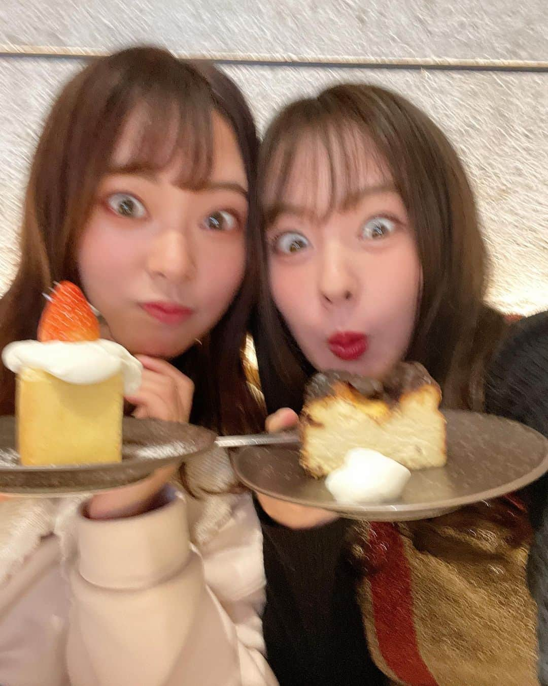 山田菜々さんのインスタグラム写真 - (山田菜々Instagram)「もう2月10日なんて早すぎない！！🥲 ２匹時々３匹🙂と過ごしてたらあっというまに過ぎるよ🌷」2月10日 17時32分 - tannana.yamada