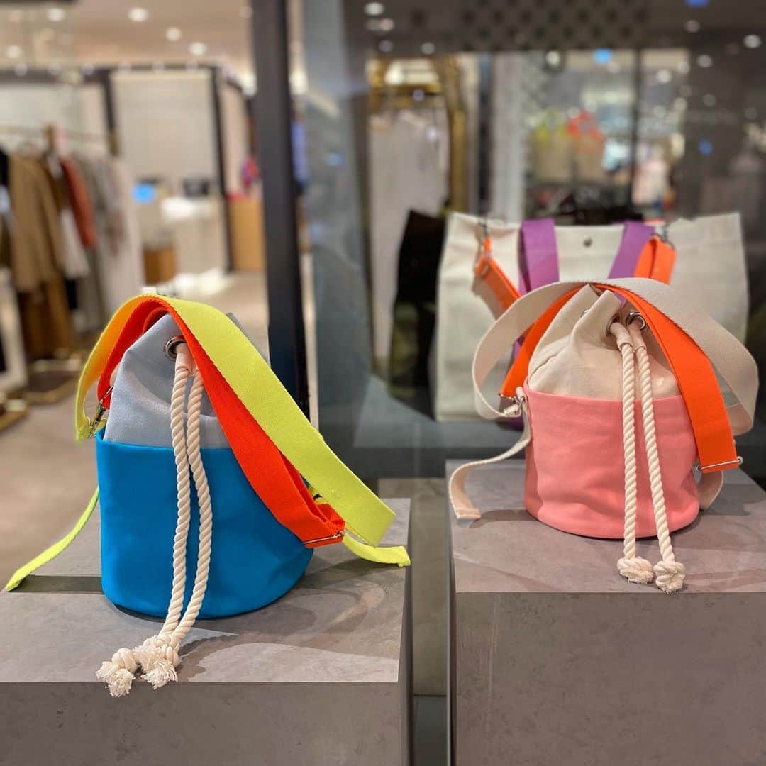 のインスタグラム：「100 “SMOXURY HIGHXURY” POP UP STORE Until 2/16 At 3F 『D.EDIT』 Event Space 詳しくはプロフィールURLをチェック！  #Hankyu #HANKYUMODE #umedahankyu #阪急うめだ本店 #うめだ阪急 #阪急百貨店 #osaka #umeda #mode #bag #バッグ #100_bag #100_hyaku #popupstore #Smoxury #Highxury」