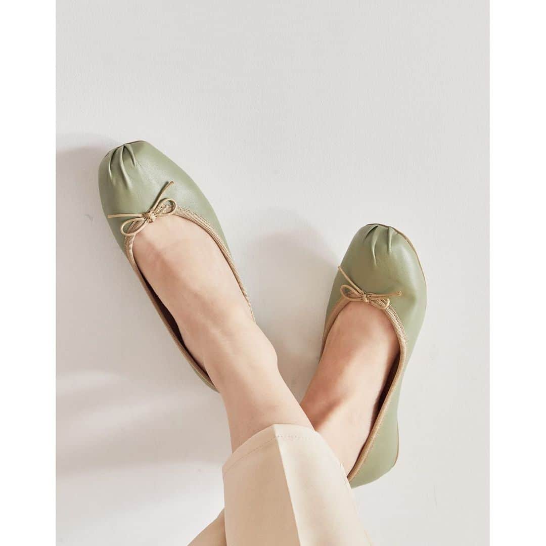 ベイビーピュアのインスタグラム：「フラットバレエ(IQ9433) ¥5,400+tax ・ クシュっとしたつま先がポイント。新しいバレエシューズが欲しいという方にはおすすめ。 ・ #EVOL#イーボル #21SS#SS21#SS#spring#summer #fashion#ファッション#shoes#靴#pumps#パンプス#balletshoe#バレエシューズ#zozotown#ゾゾタウン」